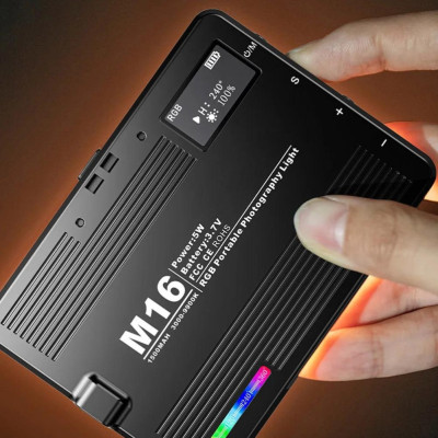 Акумуляторне накамерне відеосвітло M16 RGB бездротова міні лампа LED портативна для фото і відео