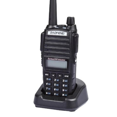 Двухдиапазонная аккумуляторная радиостанция Baofeng UV 82 портативная рация для связи