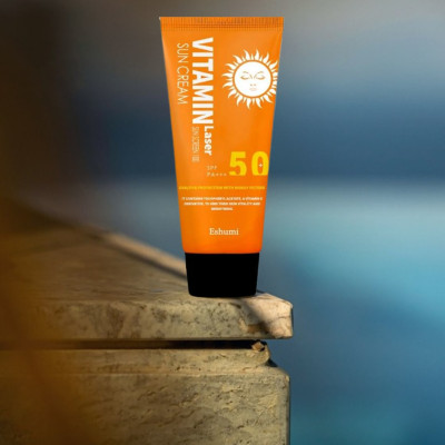 Крем сонцезахисний з вітамінами Eshumi Vitamin Laser SPF 50+