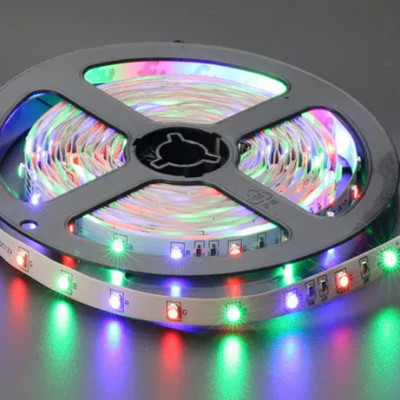 Світлодіодна Led стрічка Strip RGB 5 м 2835 з пультом та перехідником світлодіодне освітлення на самоклейці