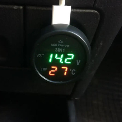 Годинник автомобільний у прикурювач VST 706-4 Авто термометр вольтметр 3в1 з зеленим підсвічуванням USB