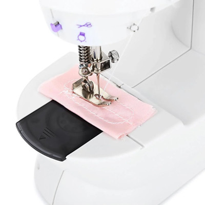 Міні швейна машинка 4 в 1 Mini Sewing Machine SM 202А Домашня компактна настільна портативна ручна 220V