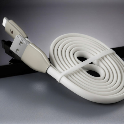 USB кабель для зарядки гаджетов и передачи данных Lightning 1м провод с функцией быстрой зарядки 2.4A