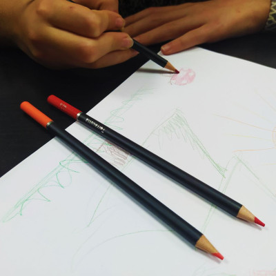 Набор мягких цветных карандашей ARTLION 72 предмета в чехле профессиональные карандаши для рисования